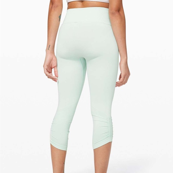 NWT / Lululemon Ebb to Street Crop 21" - Picture 3 of 8